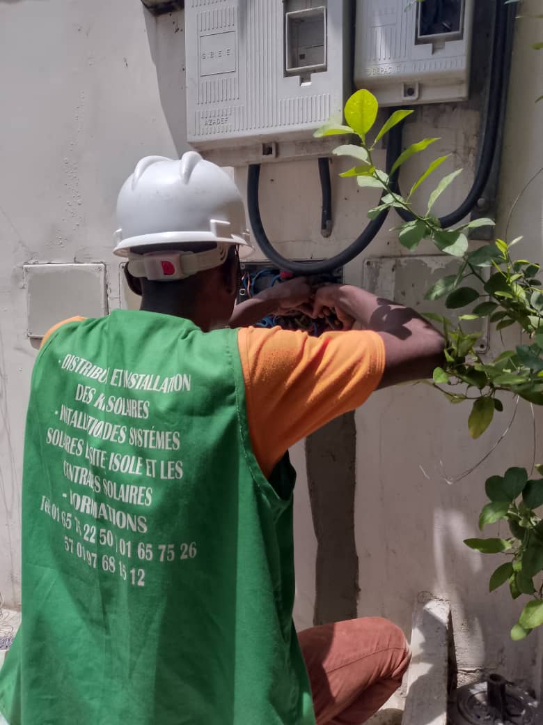 Électricien en cours de formation